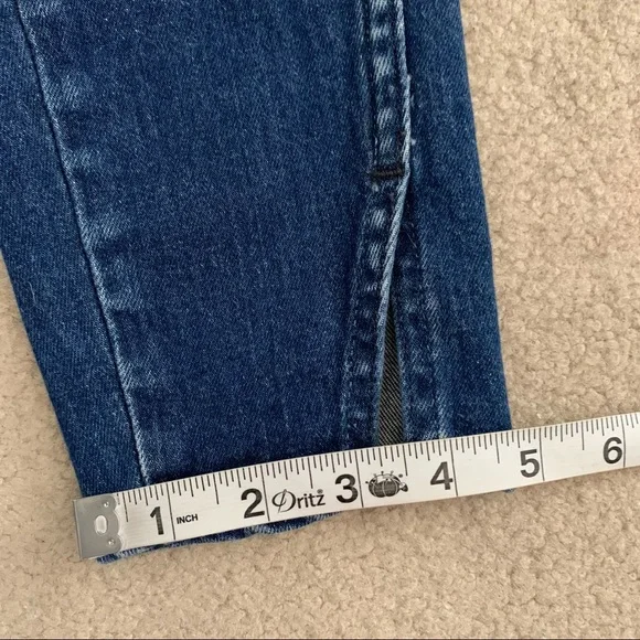 AMO High Rise Twist Crop Blue Jeans in Sweetheart